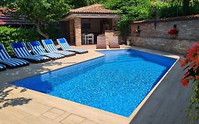 Villa Amalia Apartments